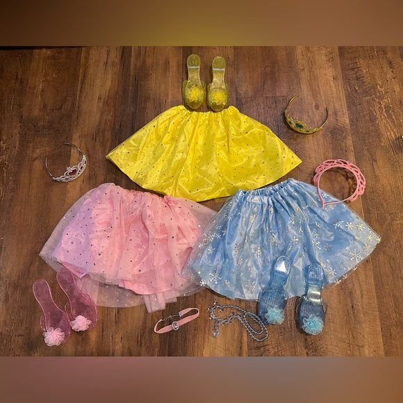 *Sold* Large Princess dress and accessories bundle - Picture 7 of 7